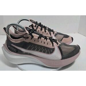 Women’s Nike Zoom Gravity Sneakers in Stone Mauve, Blk and Platinum Size 9